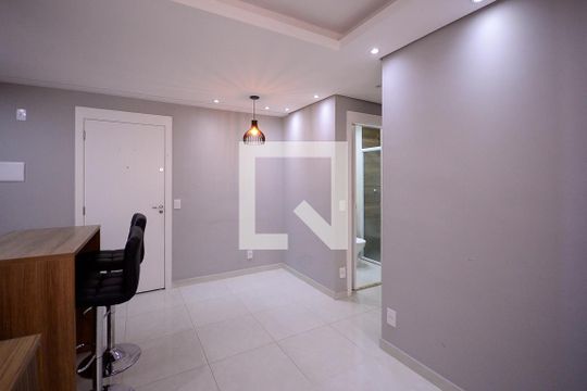 Sala de apartamento para alugar com 2 quartos, 40m² em Jardim Santa Emilia, São Paulo