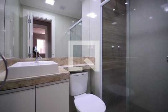 Banheiro de apartamento para alugar com 2 quartos, 40m² em Jardim Santa Emilia, São Paulo