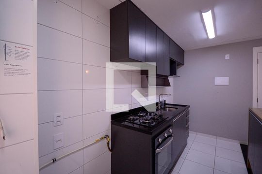 Cozinha/Área de Serviço de apartamento para alugar com 2 quartos, 40m² em Jardim Santa Emilia, São Paulo