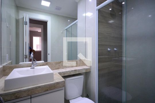 Banheiro de apartamento para alugar com 2 quartos, 40m² em Jardim Santa Emilia, São Paulo
