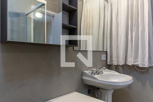 Suíte 2 - Banheiro  de apartamento para alugar com 3 quartos, 140m² em Higienópolis, São Paulo