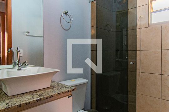 Banheiro de apartamento para alugar com 2 quartos, 50m² em Igara, Canoas