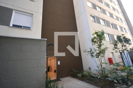 Fachada do bloco de apartamento para alugar com 2 quartos, 34m² em Socorro, São Paulo