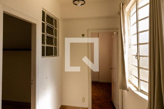 Corredor de apartamento à venda com 2 quartos, 64m² em Lourdes, Belo Horizonte