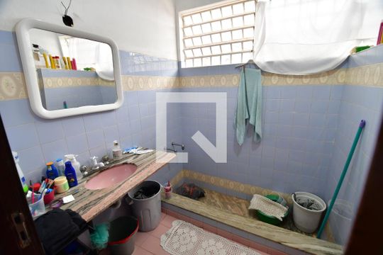 Banheiro de casa para alugar com 3 quartos, 200m² em Jardim Chapadão, Campinas
