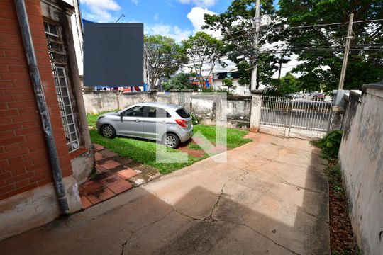 Garagem / Jardim de casa para alugar com 3 quartos, 200m² em Jardim Chapadão, Campinas