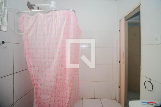 Banheiro Social de casa à venda com 2 quartos, 300m² em Jardim Itu, Porto Alegre