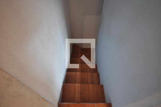 Escada de casa à venda com 3 quartos, 120m² em Vila Medeiros, São Paulo