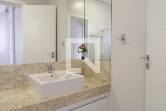 Banheiro do Quarto 1 de casa de condomínio à venda com 3 quartos, 420m² em Loteamento Residencial Barão do Café, Campinas