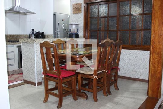 Sala de casa à venda com 3 quartos, 200m² em Parque Residencial Oratorio, São Paulo