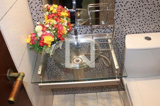 Lavabo de casa à venda com 3 quartos, 200m² em Parque Residencial Oratorio, São Paulo