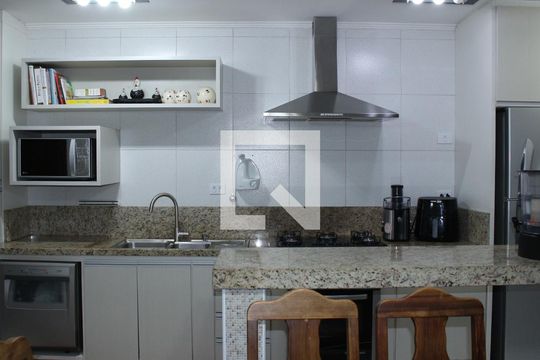 Cozinha de casa à venda com 3 quartos, 200m² em Parque Residencial Oratorio, São Paulo