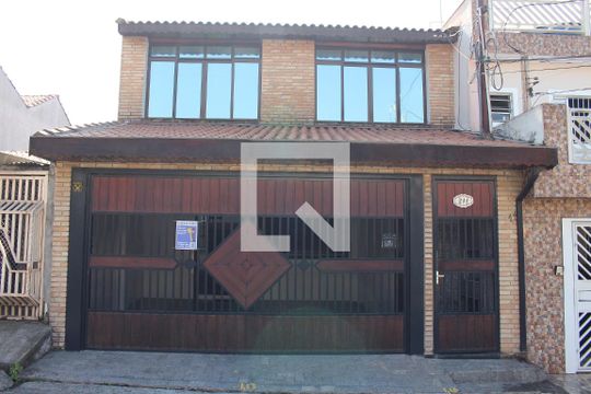 Fachada de casa à venda com 3 quartos, 200m² em Parque Residencial Oratorio, São Paulo