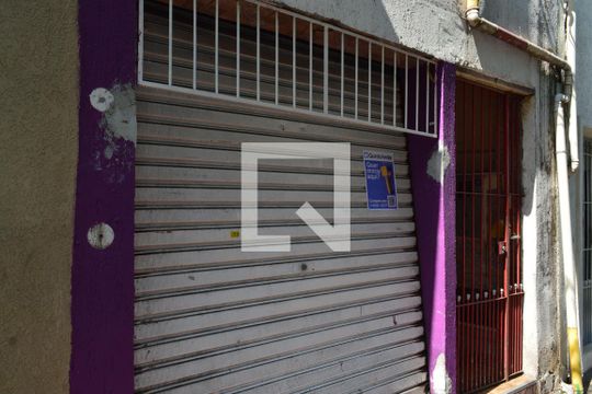 Fachada + Plaquinha de casa à venda com 4 quartos, 150m² em Cambuci, São Paulo