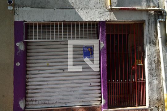 Fachada + Plaquinha de casa à venda com 4 quartos, 150m² em Cambuci, São Paulo