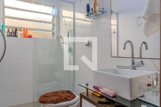 Banheiro 1 de casa para alugar com 3 quartos, 180m² em Vila Suzana, São Paulo