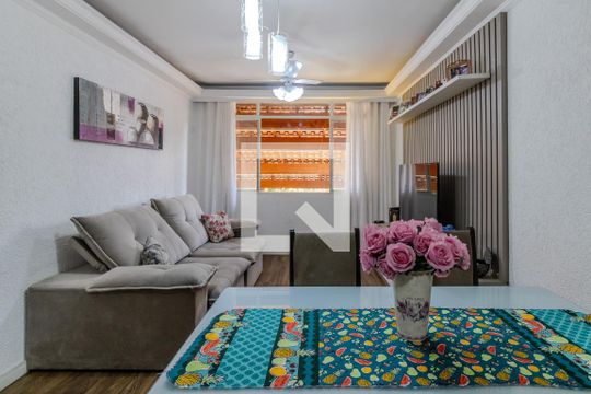 Sala de casa para alugar com 3 quartos, 180m² em Vila Suzana, São Paulo