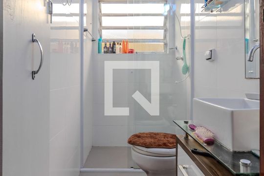 Banheiro 1 de casa para alugar com 3 quartos, 180m² em Vila Suzana, São Paulo