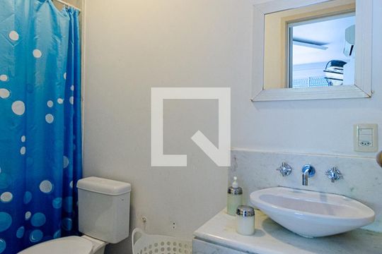 Banheiro da Suíte de casa de condomínio à venda com 3 quartos, 145m² em São Francisco, Niterói