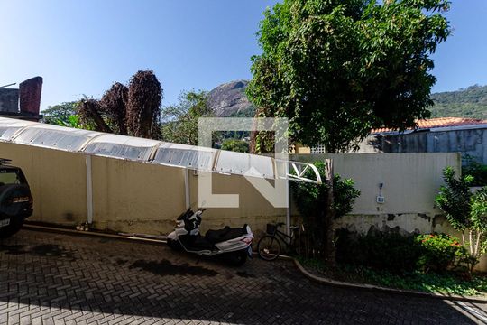 Sala de casa de condomínio à venda com 3 quartos, 145m² em São Francisco, Niterói