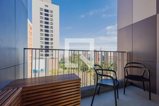 Varanda de kitnet/studio para alugar com 1 quarto, 27m² em Pinheiros, São Paulo