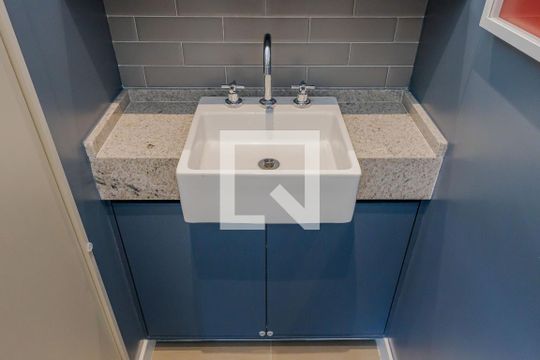 Banheiro de kitnet/studio à venda com 1 quarto, 27m² em Pinheiros, São Paulo