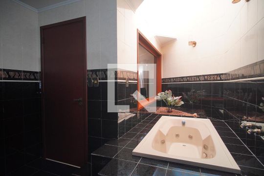 Banheiro da Suíte de casa à venda com 4 quartos, 325m² em Jardim Maua, Novo Hamburgo