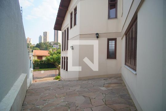 Área externa de casa à venda com 4 quartos, 325m² em Jardim Maua, Novo Hamburgo