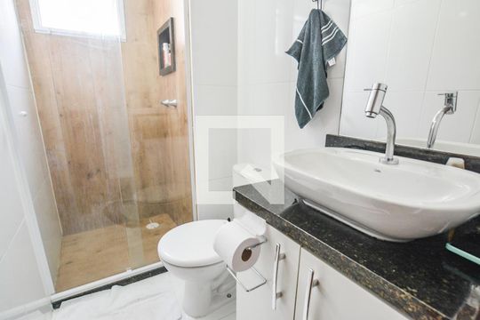 Banheiro de apartamento à venda com 2 quartos, 47m² em Jardim Utinga, Santo André