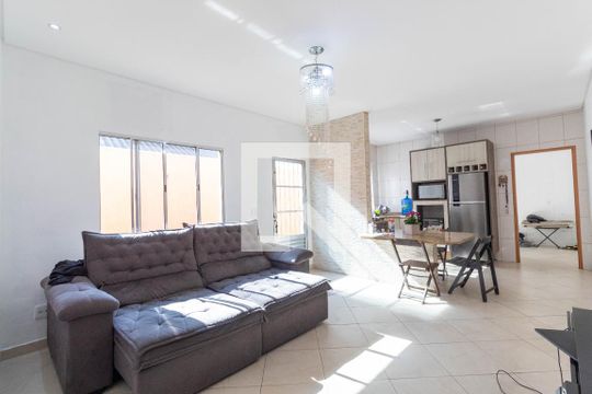 Casa à venda com 3 quartos, 700m² em Vila Mesquita, São Paulo