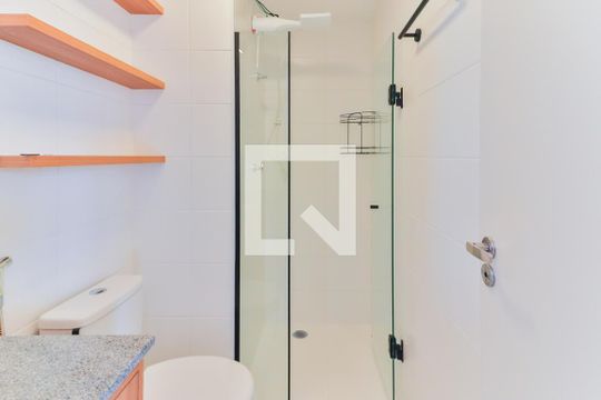 Banheiro de apartamento para alugar com 1 quarto, 33m² em Butantã, São Paulo