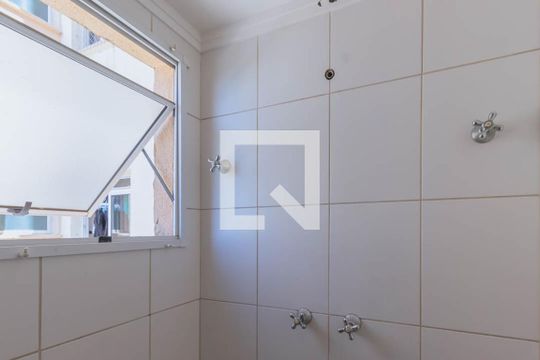 Banheiro da Suíte 1 de apartamento para alugar com 2 quartos, 62m² em Jardim Oriente, São José dos Campos