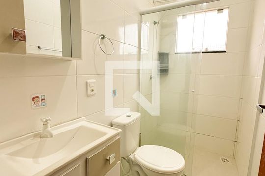 Banheiro de apartamento para alugar com 2 quartos, 70m² em Ingleses do Rio Vermelho, Florianópolis