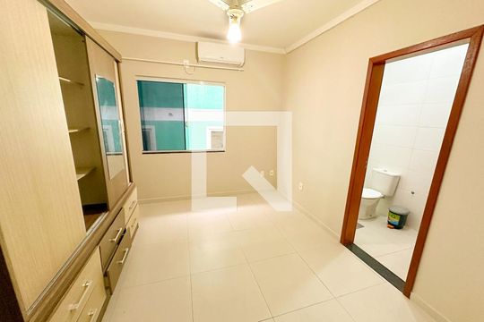 Suíte de apartamento para alugar com 2 quartos, 70m² em Ingleses do Rio Vermelho, Florianópolis