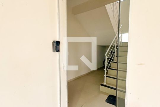 Entrada de apartamento para alugar com 2 quartos, 70m² em Ingleses do Rio Vermelho, Florianópolis