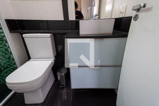 Banheiro  de apartamento à venda com 2 quartos, 50m² em Jardim Guairaca, São Paulo