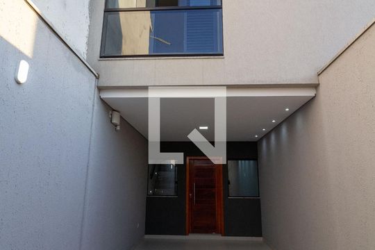 Fachada de casa à venda com 2 quartos, 100m² em Vila Carrão, São Paulo
