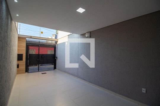 Garagem de casa à venda com 2 quartos, 100m² em Vila Carrão, São Paulo