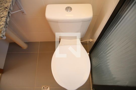 Banheiro de apartamento para alugar com 2 quartos, 46m² em Setor Faiçalville, Goiânia