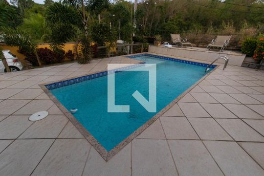Área externa  de casa à venda com 3 quartos, 860m² em Vila Progresso, Niterói