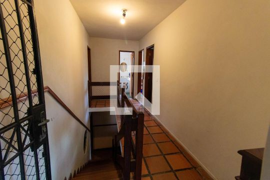 Escada de casa à venda com 3 quartos, 860m² em Vila Progresso, Niterói
