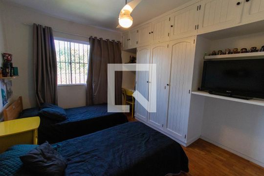 Quarto 1 de casa à venda com 3 quartos, 860m² em Vila Progresso, Niterói