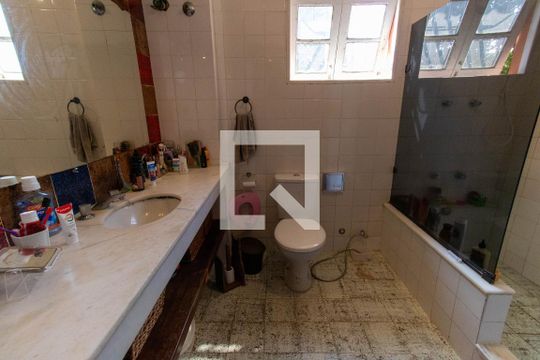 Quarto 3 - Banheiro  de casa à venda com 3 quartos, 860m² em Vila Progresso, Niterói
