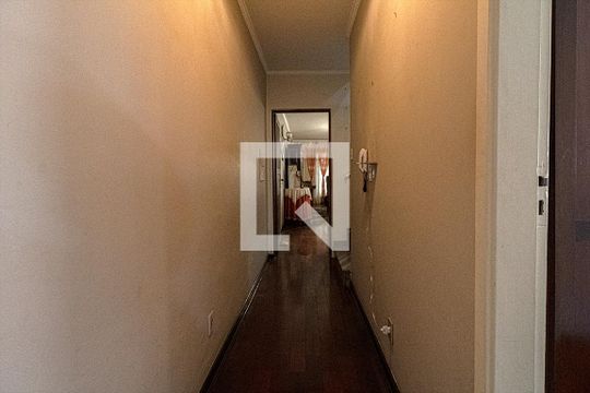 corredor para cozinha de casa para alugar com 4 quartos, 240m² em Vila Gumercindo, São Paulo