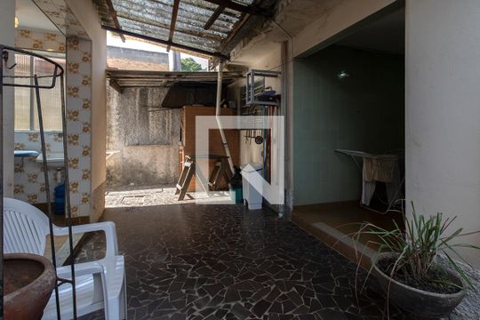 quintal com espaço para a churrasqueira de casa para alugar com 4 quartos, 240m² em Vila Gumercindo, São Paulo