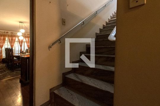 acesso aos pisos de casa para alugar com 4 quartos, 240m² em Vila Gumercindo, São Paulo