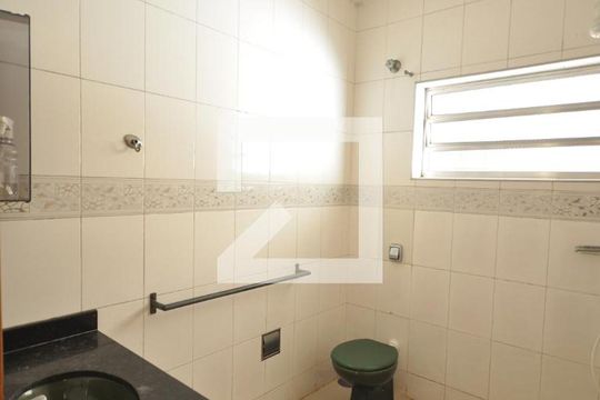 Lavabo de casa para alugar com 4 quartos, 360m² em Jardim Guanca, São Paulo