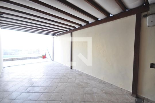 Garagem de casa para alugar com 4 quartos, 360m² em Jardim Guanca, São Paulo