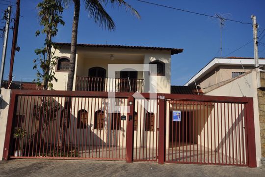 Fachada de casa para alugar com 4 quartos, 360m² em Jardim Guanca, São Paulo
