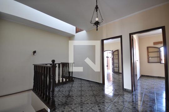 Hall de casa para alugar com 4 quartos, 360m² em Jardim Guanca, São Paulo